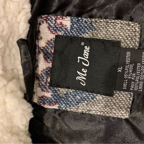 Me Jane Sherpa lined southwest print ladies vest.  Size: XL. - Picture 2 of 4